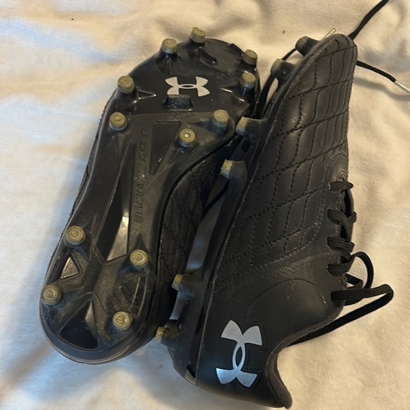 Under Armour Black soccer cleats size 4 Textured Low-Top Design - Picture 2 of 11
